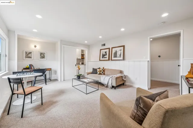 a view of a window in a room