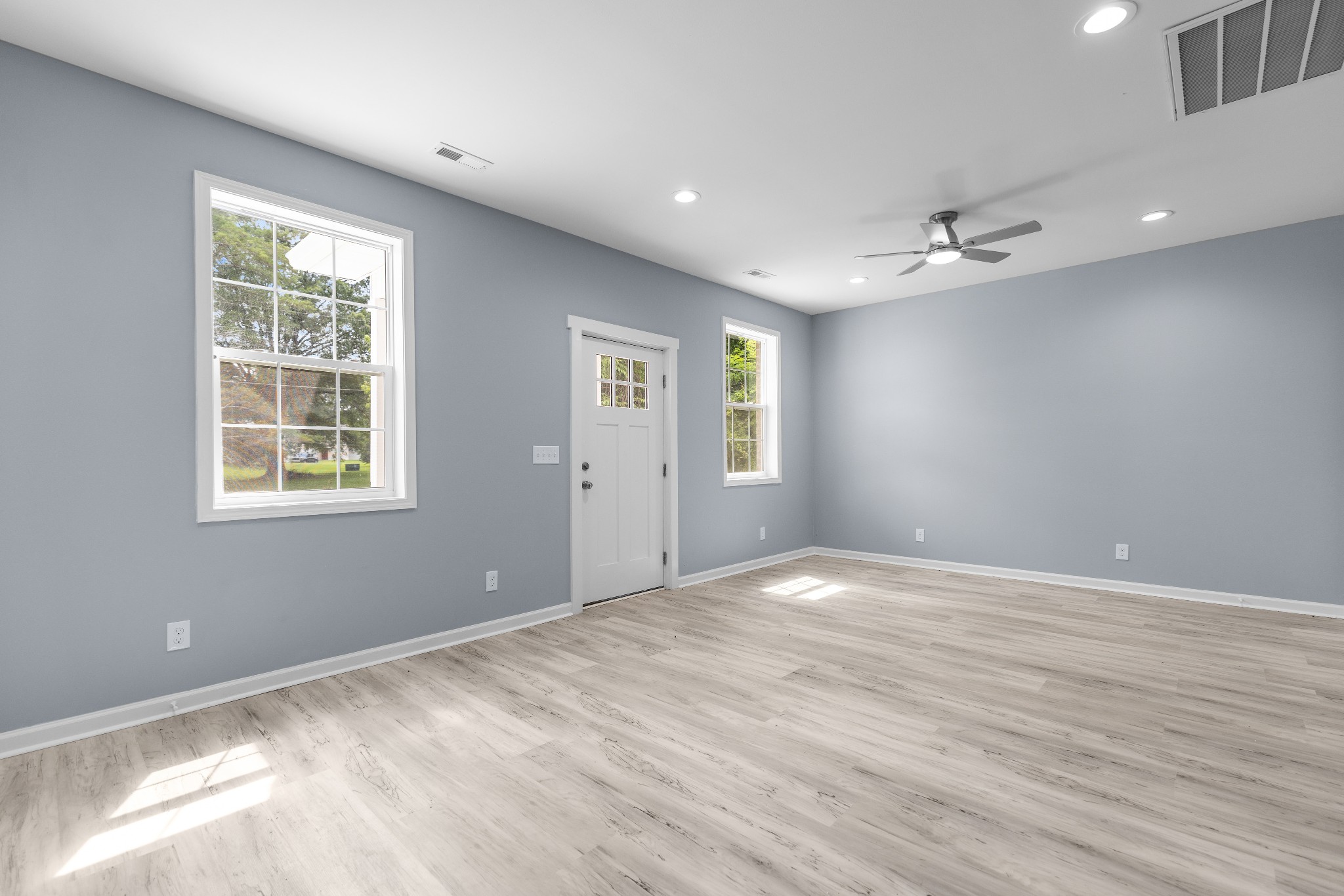 115 Freeman Street, Unit A Tullahoma, TN 37388 - Photo 6 of 25 a view of an empty room with a window