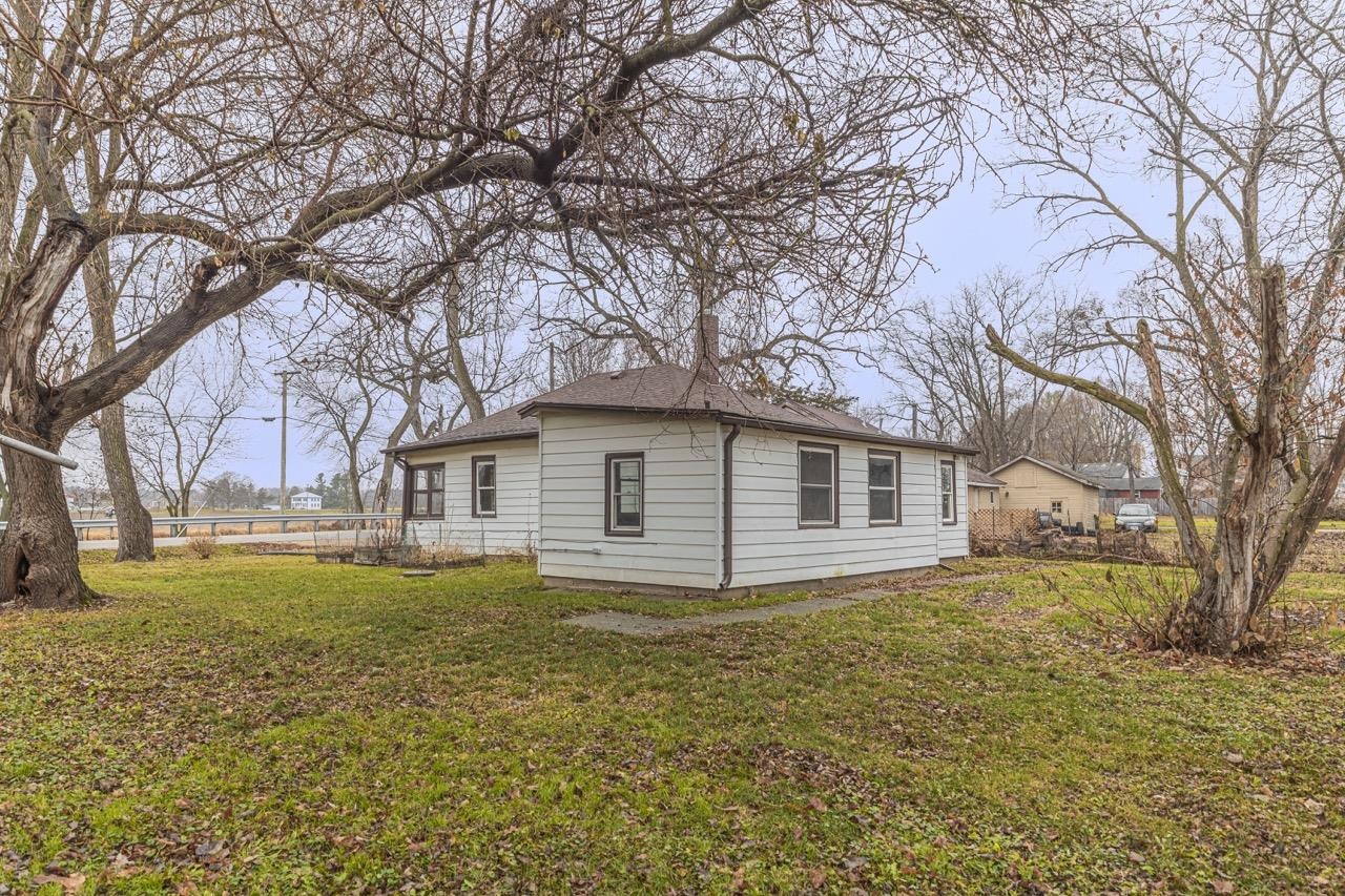 11783 Genessee Street Rockton, IL 61072 - Photo 5 of 31 a house that has a tree in front of it