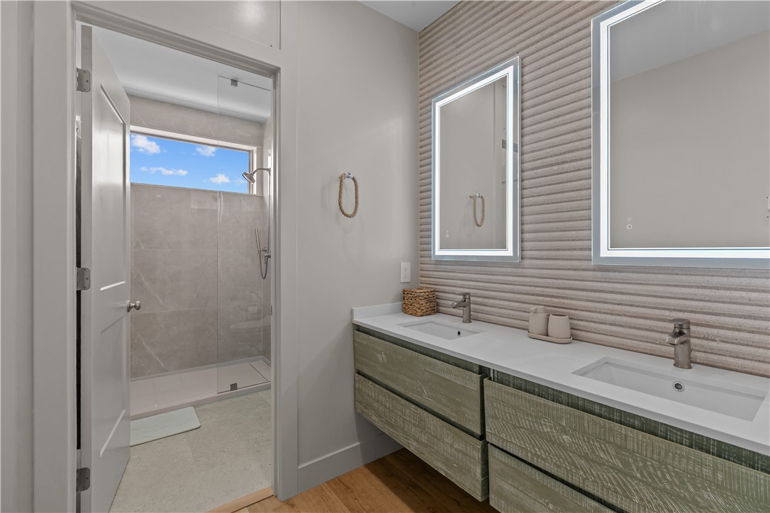 82 Ellery Road Newport, RI 02840 - Photo 25 of 31 Primary Bath