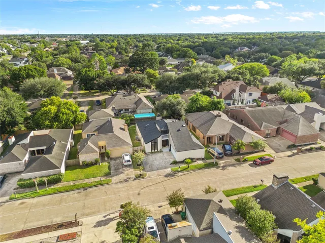 $379,000 | 7519 Teal Run Drive, Houston, TX 77071