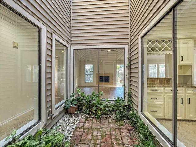 $379,000 | 7519 Teal Run Drive, Houston, TX 77071