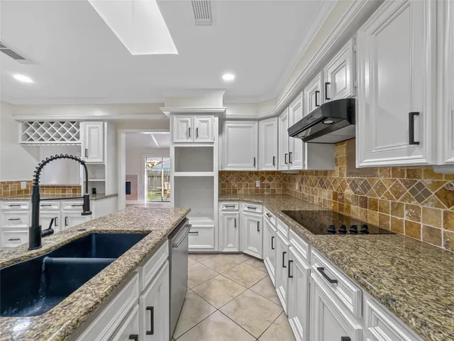 $379,000 | 7519 Teal Run Drive, Houston, TX 77071