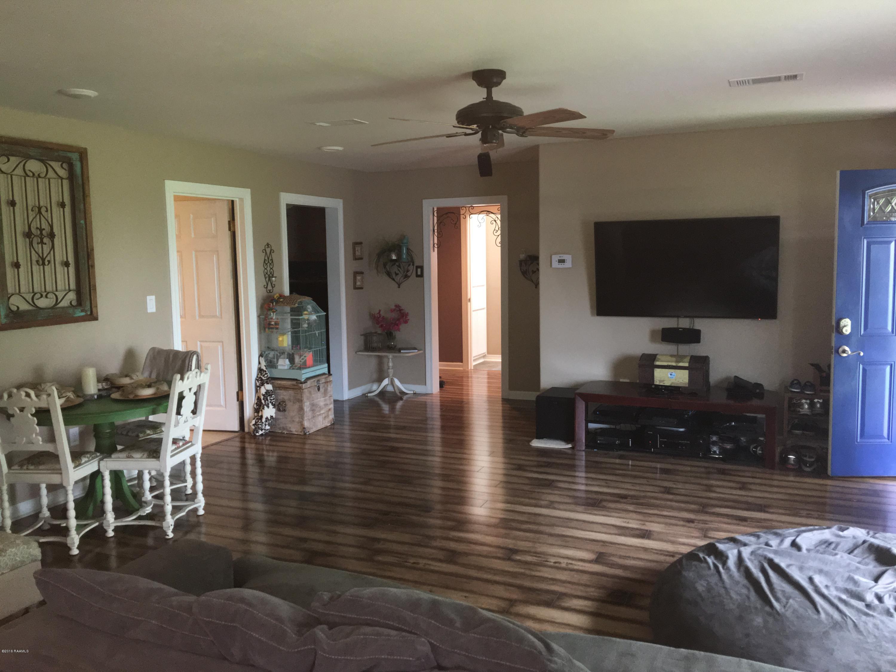 7372 Cemetery Road St. Martinville, LA 70582 - Photo 4 of 13 Living and Dining