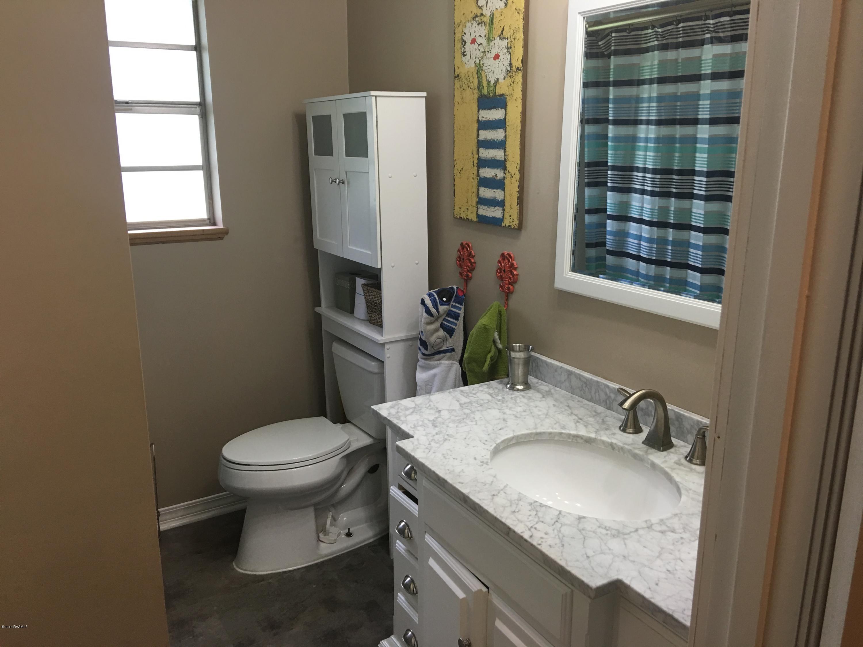 7372 Cemetery Road St. Martinville, LA 70582 - Photo 10 of 13 Bath 2