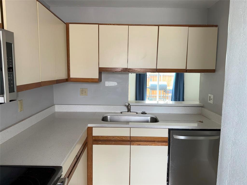 732 West Collins Street Denton, TX 76201 - Photo 6 of 16