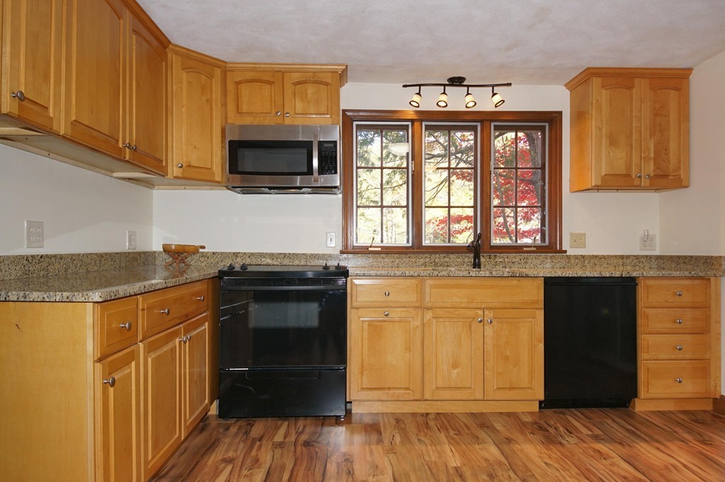 25 Meadowview Road Wayland, MA 01778 - Photo 4 of 29