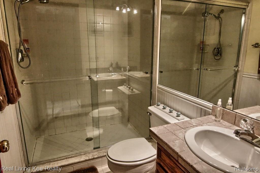 1749 Old Homestead Drive Rochester, MI 48306 - Photo 41 of 47 Bathroom.jpg