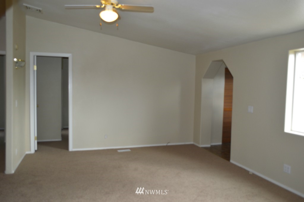 7112 187th Avenue Southwest Rochester, WA 98579 - Photo 4 of 19 an empty room that has a window