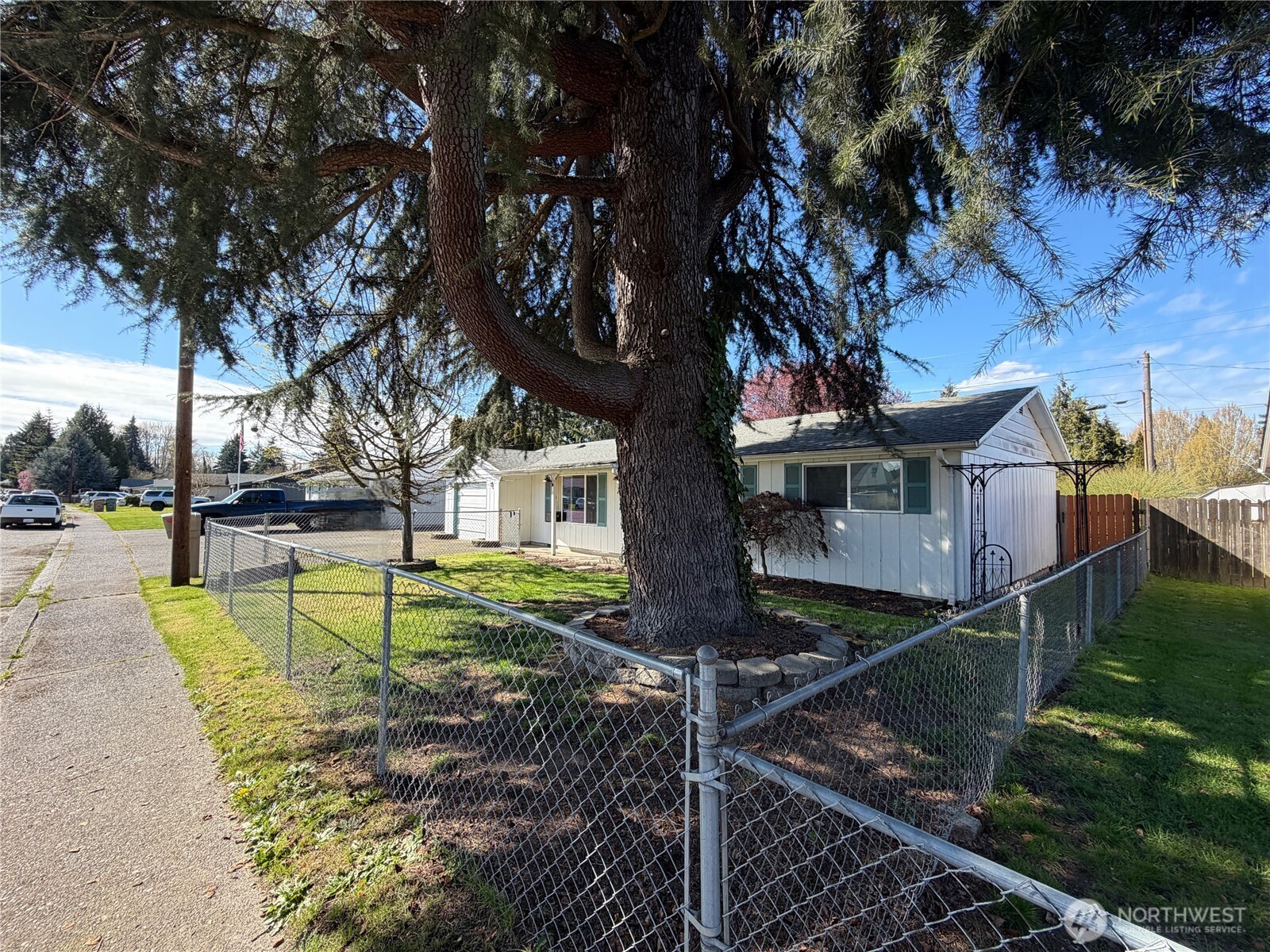 359 Douglas Street Longview, WA 98632 - Photo 3 of 30