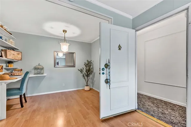 a view of a livingroom with a workspace