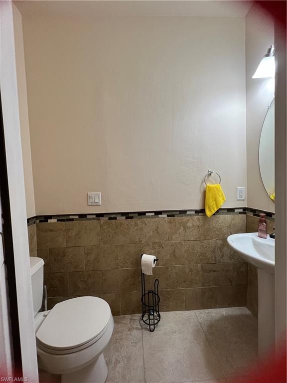 884 Hampton Circle, Unit 159 Naples, FL 34105 - Photo 18 of 28 a bathroom with a sink and a toilet