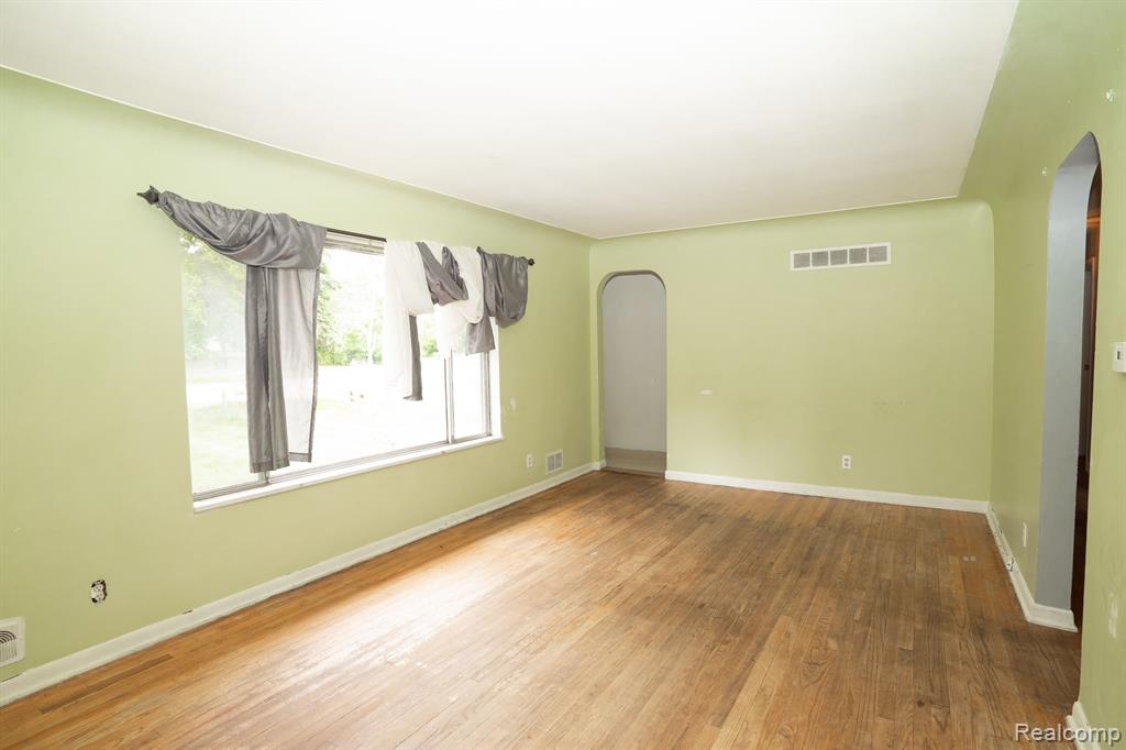 5122 West Bristol Road Flint, MI 48507 - Photo 5 of 31