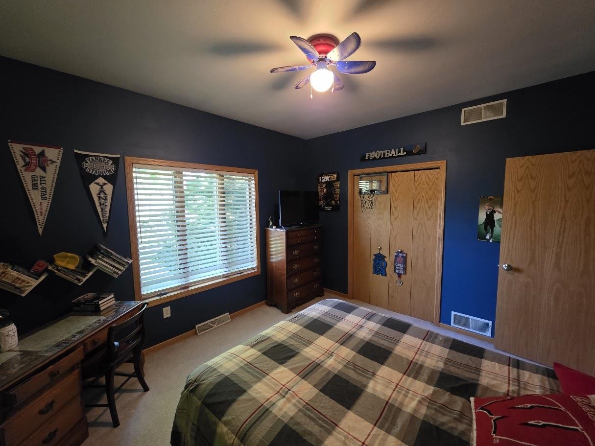 125 Meadow Ridge Lane Madison, WI 53704 - Photo 17 of 47