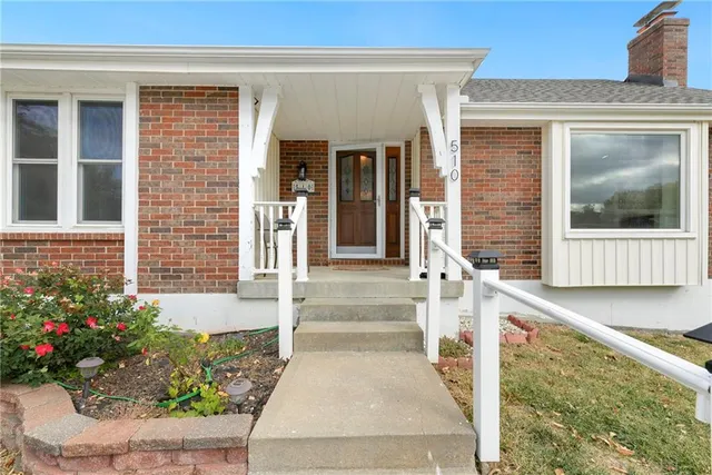 $335,000 | 510 Northeast Thames Drive, Lee's Summit, MO 64086