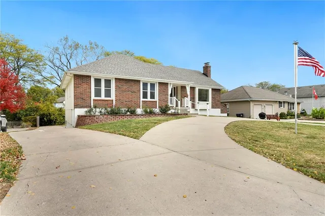 $335,000 | 510 Northeast Thames Drive, Lee's Summit, MO 64086