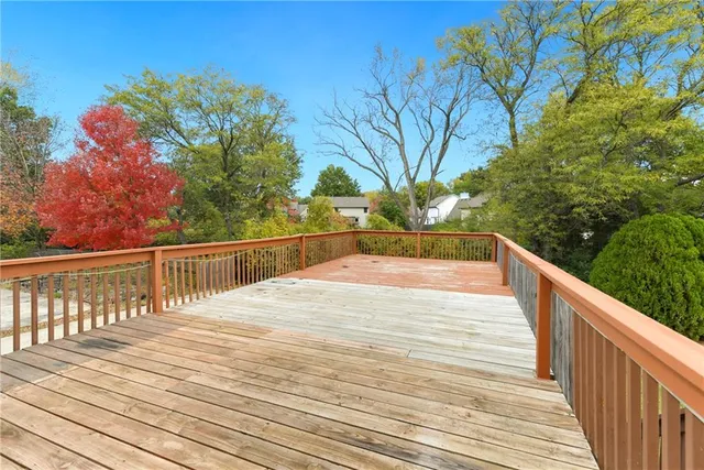 $335,000 | 510 Northeast Thames Drive, Lee's Summit, MO 64086