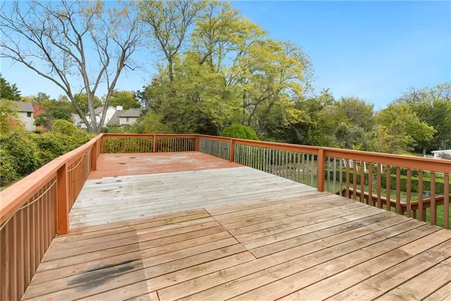 $335,000 | 510 Northeast Thames Drive, Lee's Summit, MO 64086