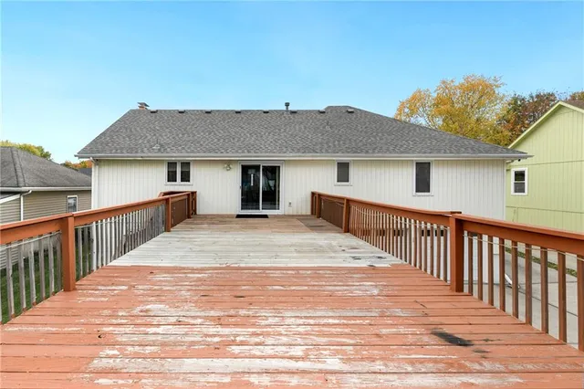 $335,000 | 510 Northeast Thames Drive, Lee's Summit, MO 64086