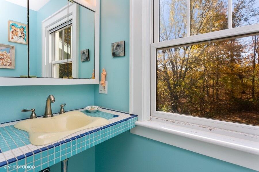 19714 South Lakeside Road New Buffalo, MI 49117 - Photo 30 of 47 31_19714LakesideRd_323_Bathroom_LowRes