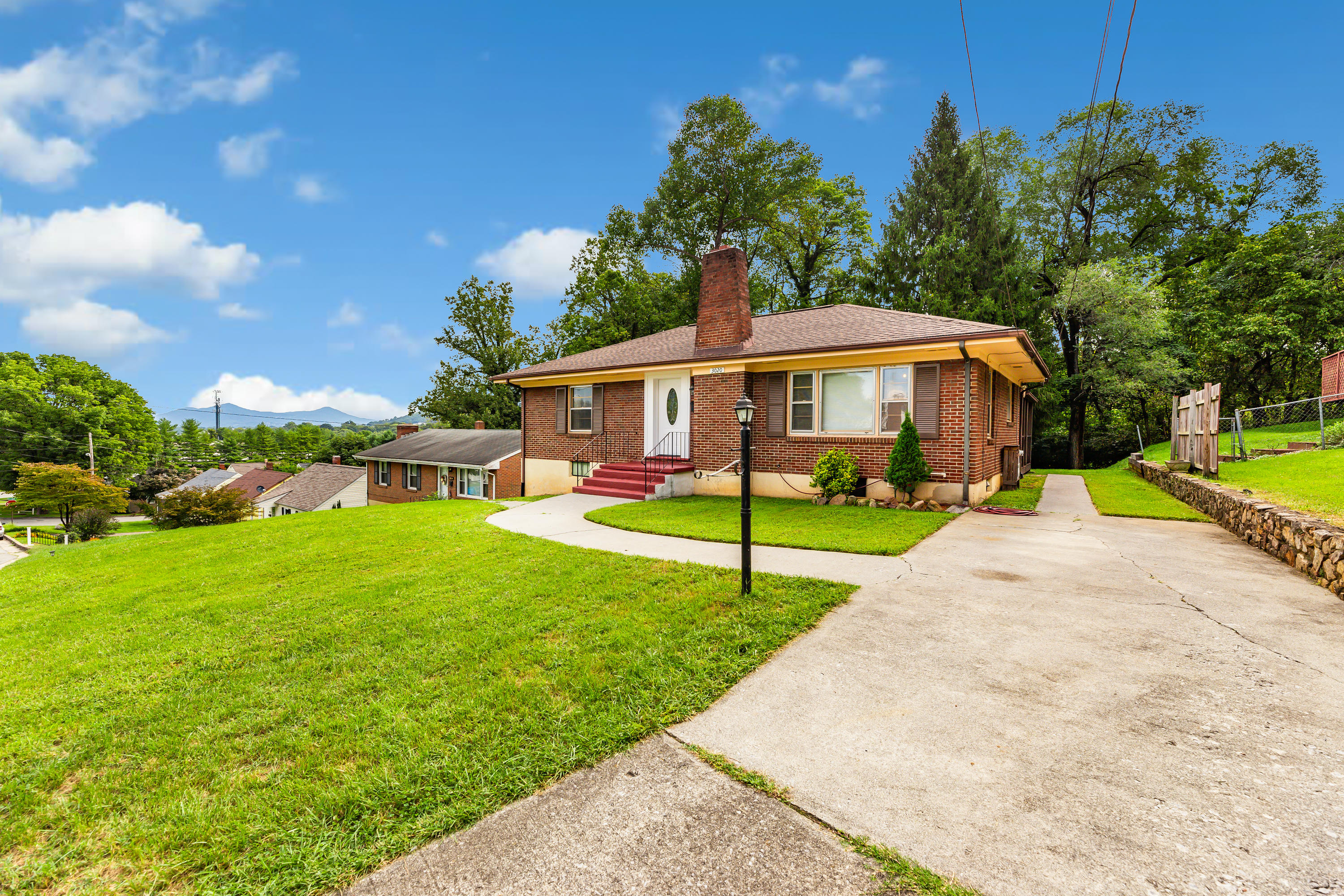 3020 Roberts Road Southwest Roanoke, VA 24014 - Photo 1 of 23 Front