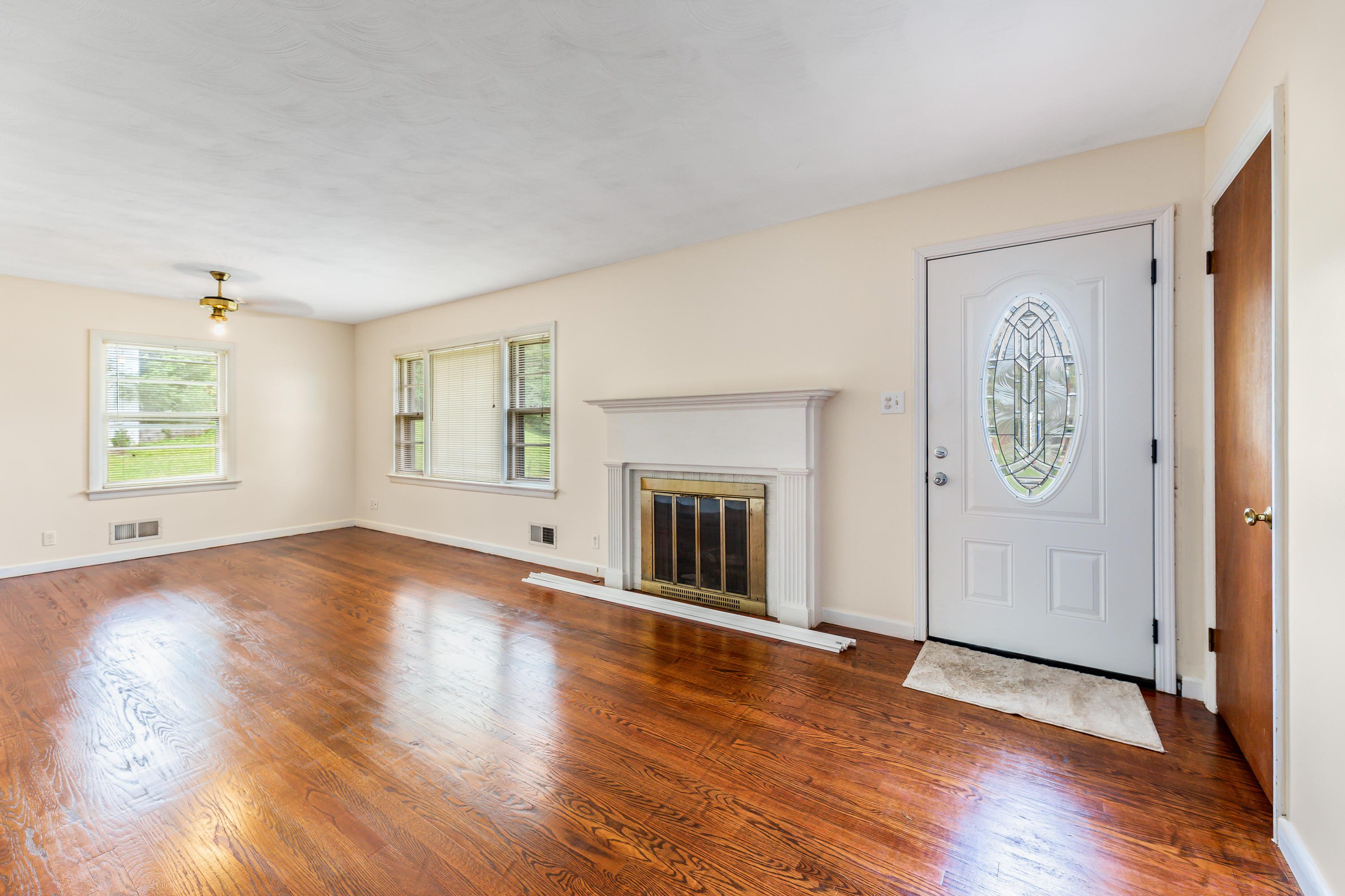 3020 Roberts Road Southwest Roanoke, VA 24014 - Photo 2 of 23 IMG_ 646_6