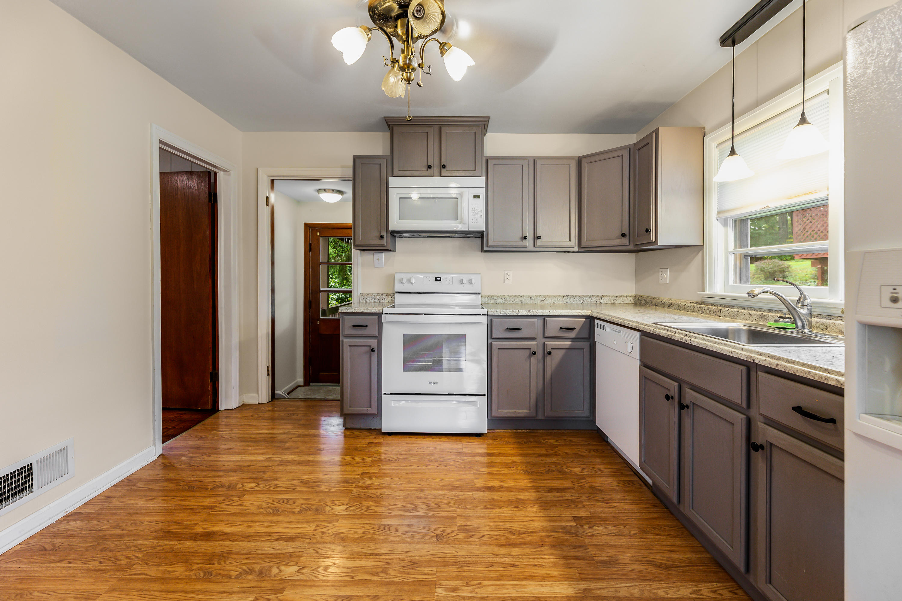 3020 Roberts Road Southwest Roanoke, VA 24014 - Photo 5 of 23 IMG_ 646_15