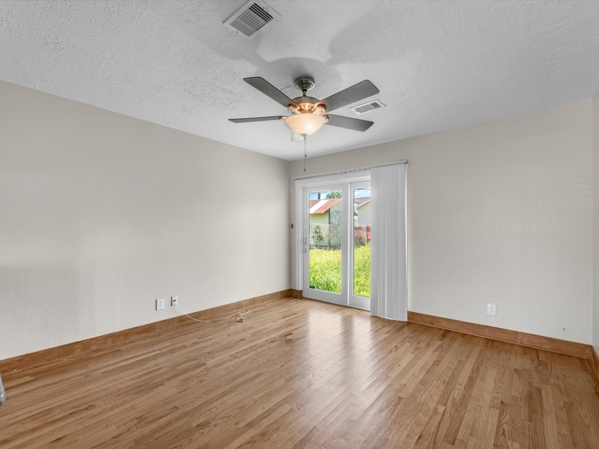 10319 Dunvegan Way Houston, TX 77013 - Photo 4 of 18