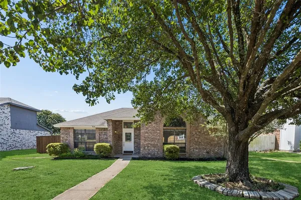 $270,000 | 825 Weaver Street, Cedar Hill, TX 75104