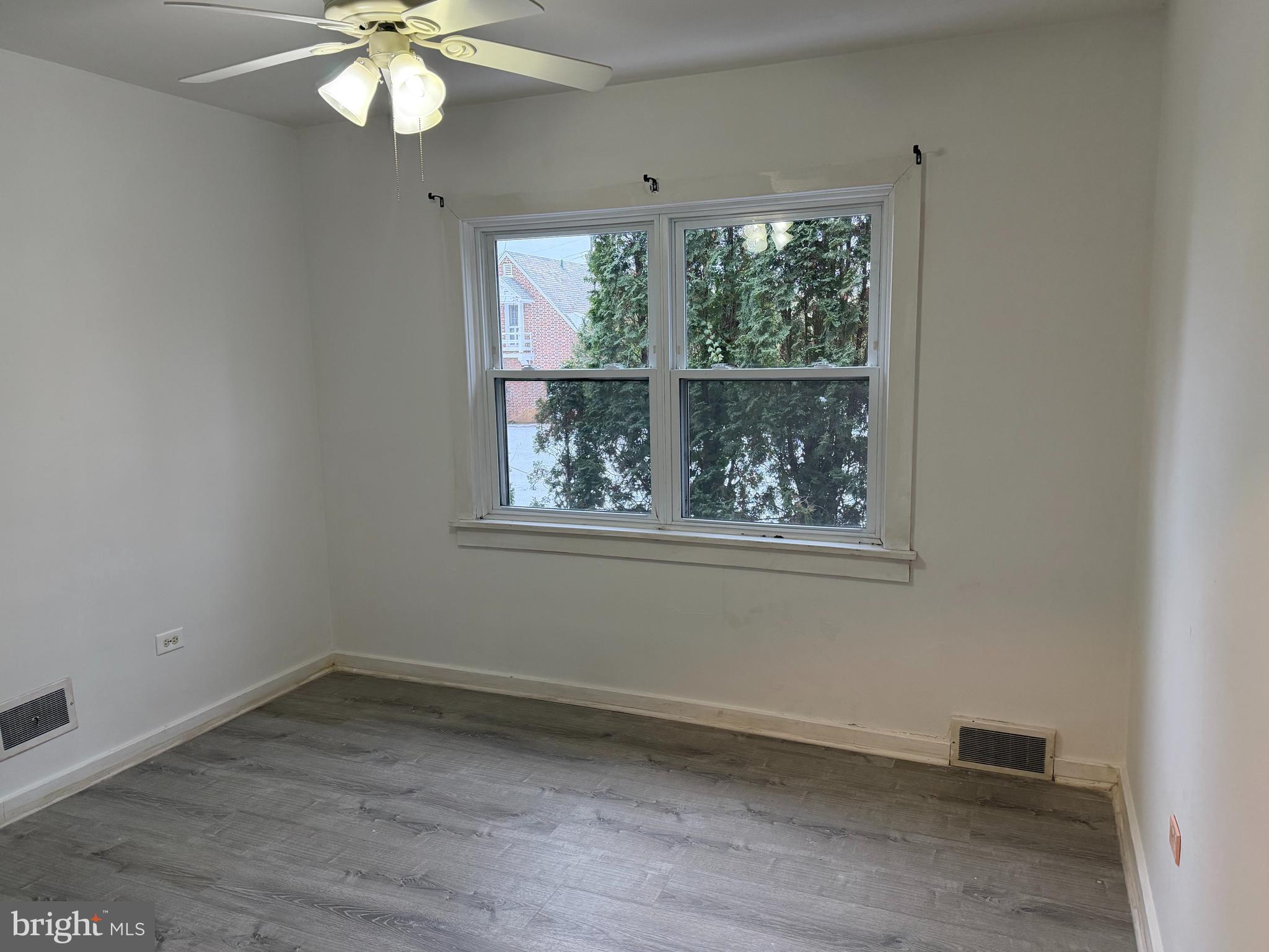 333 East Locust Street Lebanon, PA 17042 - Photo 8 of 17 an empty room with a window