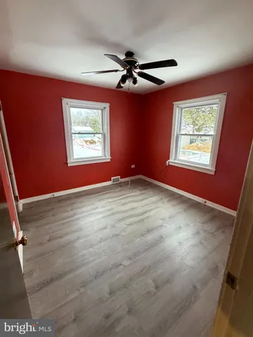 a view of empty room with window