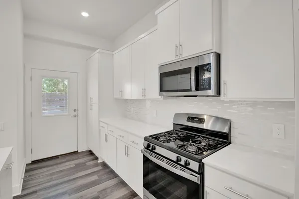 $1,950 | 6325 Ponca Street, Unit B, Austin, TX 78741