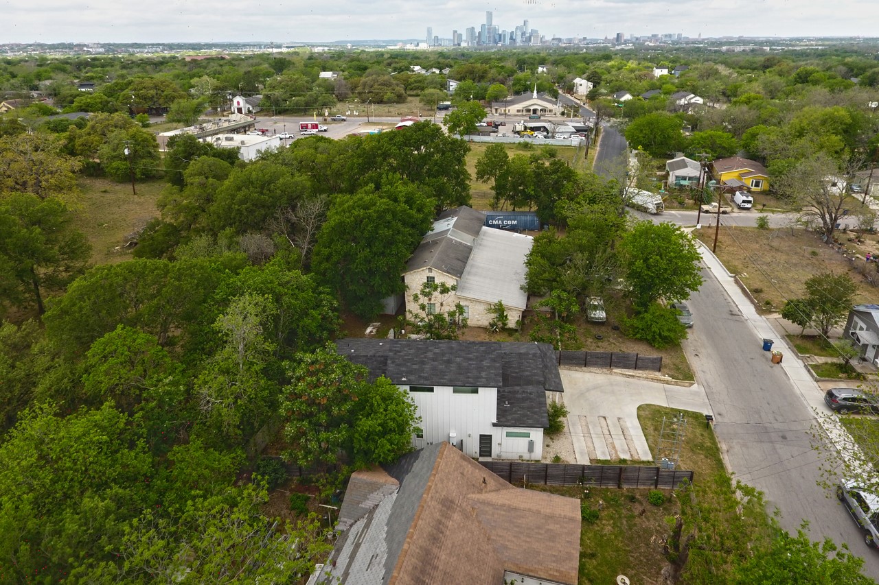 6325 Ponca Street, Unit B Austin, TX 78741 - Photo 26 of 29 Drone / aerial view of skyline