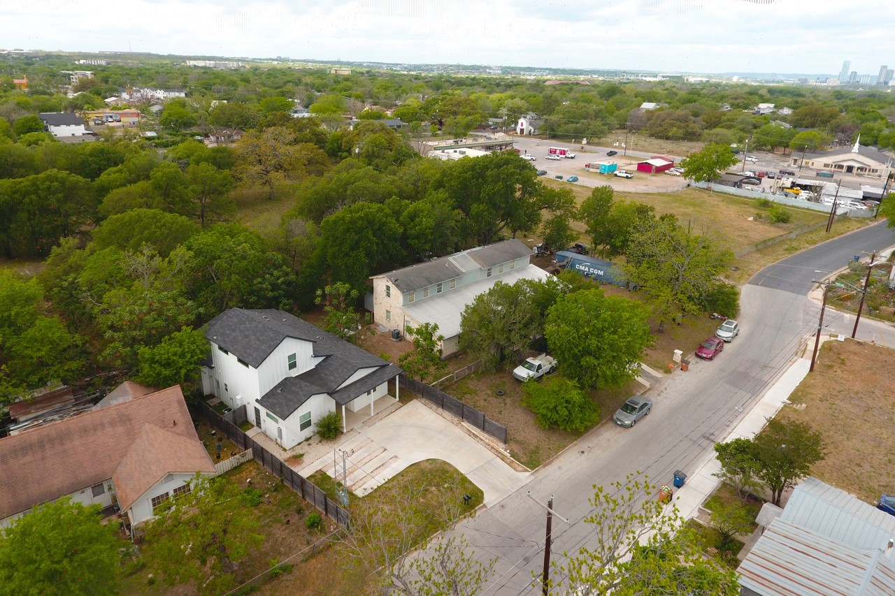 6325 Ponca Street, Unit B Austin, TX 78741 - Photo 27 of 29 Drone / aerial view