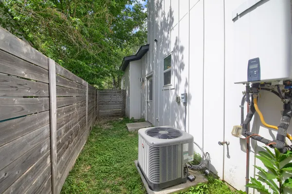 $1,950 | 6325 Ponca Street, Unit B, Austin, TX 78741