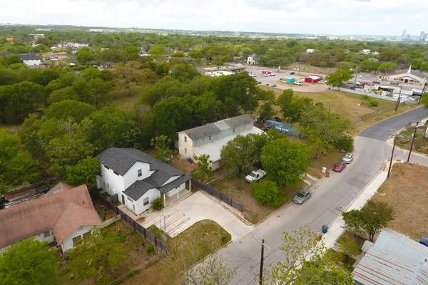 $1,950 | 6325 Ponca Street, Unit B, Austin, TX 78741