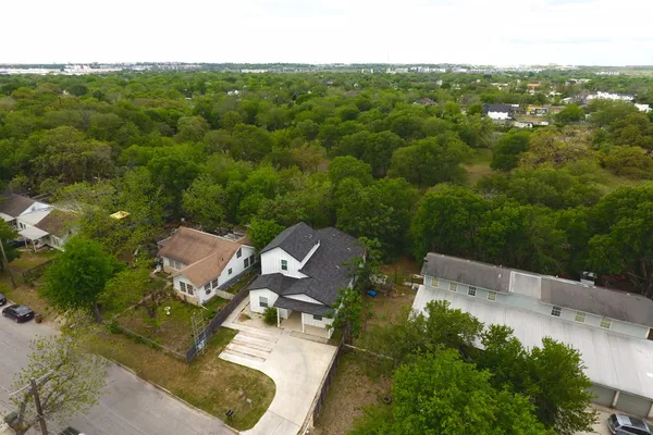 $1,950 | 6325 Ponca Street, Unit B, Austin, TX 78741