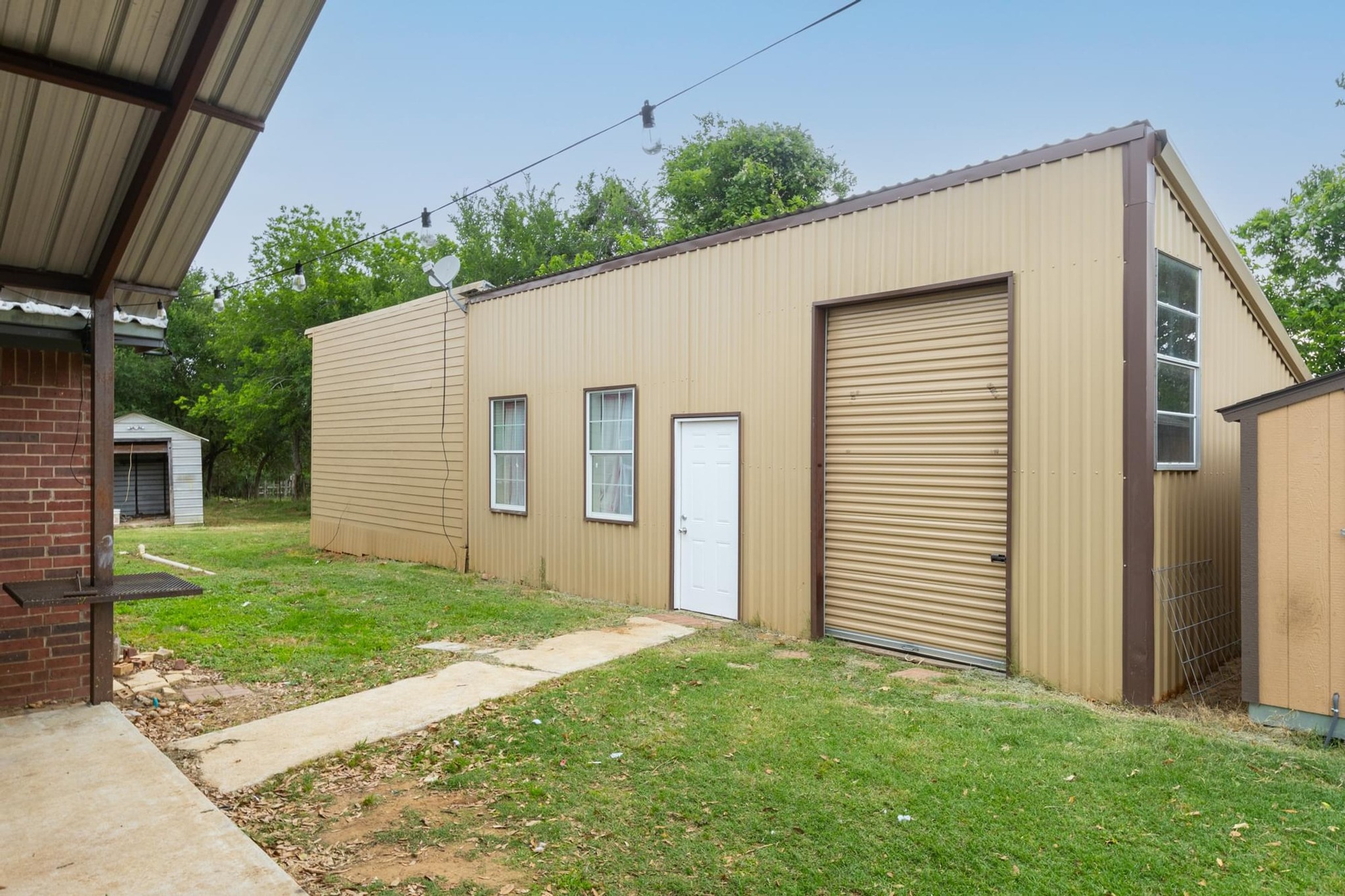 176 Old Lexington Road, Unit C Elgin, TX 78621 - Photo 21 of 31 a view of a backyard of the house