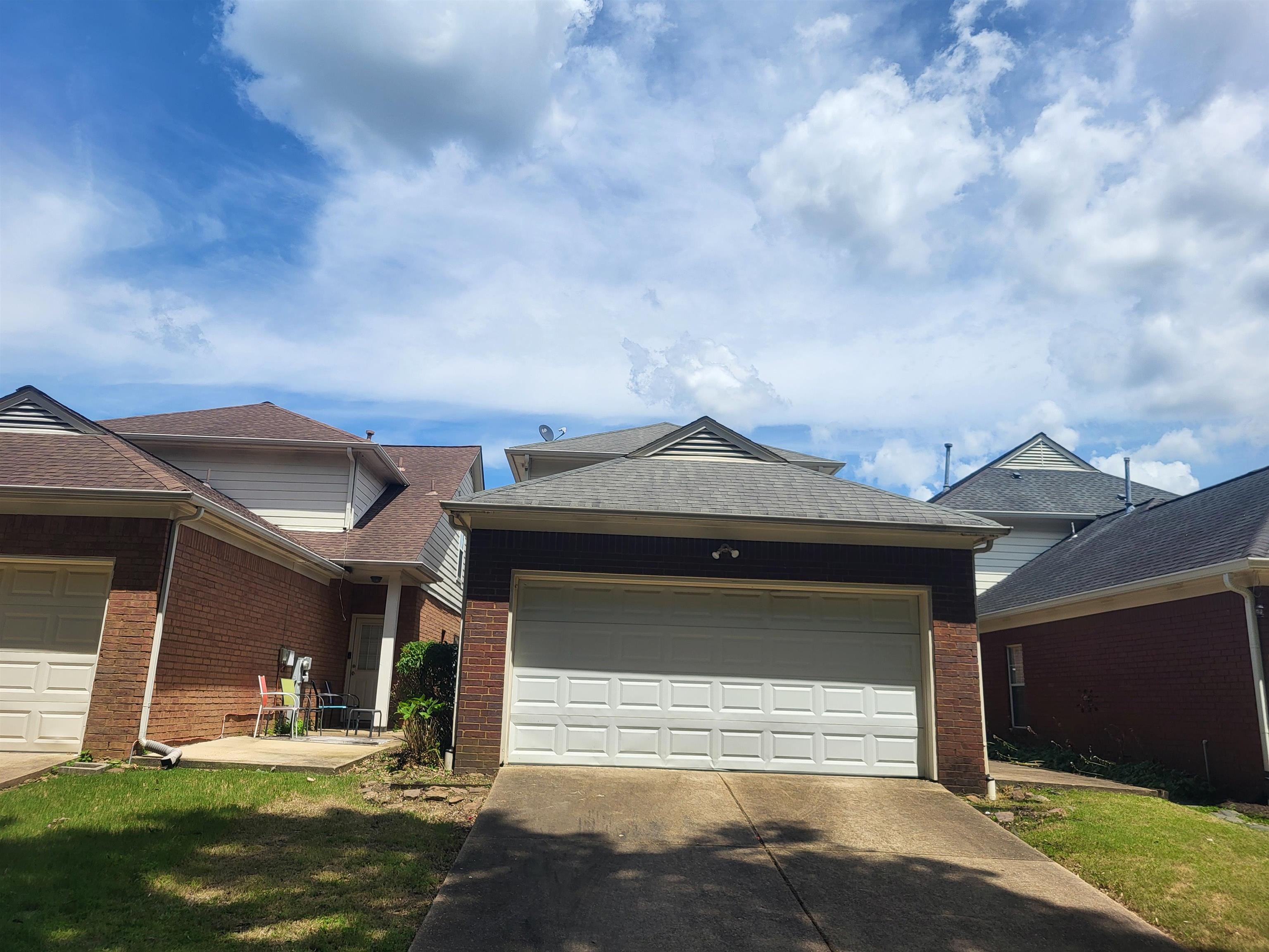 4567 Park Ridge Parkway Collierville, TN 38017 - Photo 5 of 23 View of front facade featuring a garage