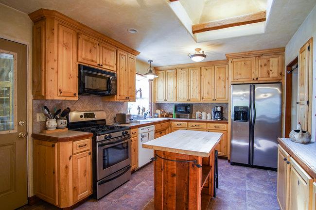 178 Riker Terrace Salinas, CA 93901 - Photo 7 of 31 Gallery Image 7