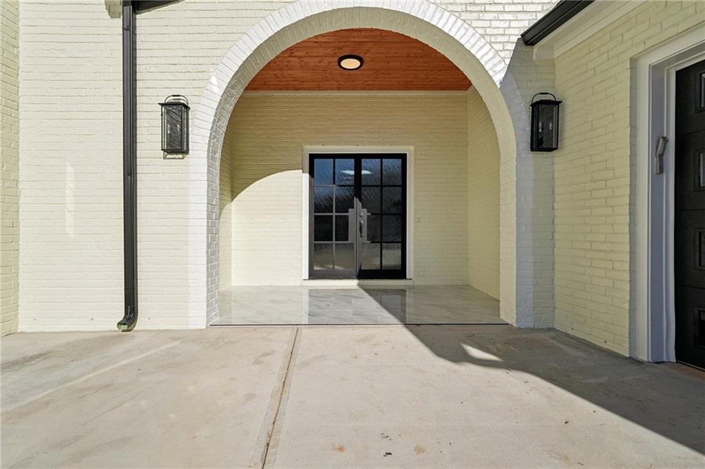 10365 Waters Road Alpharetta, GA 30022 - Photo 4 of 91