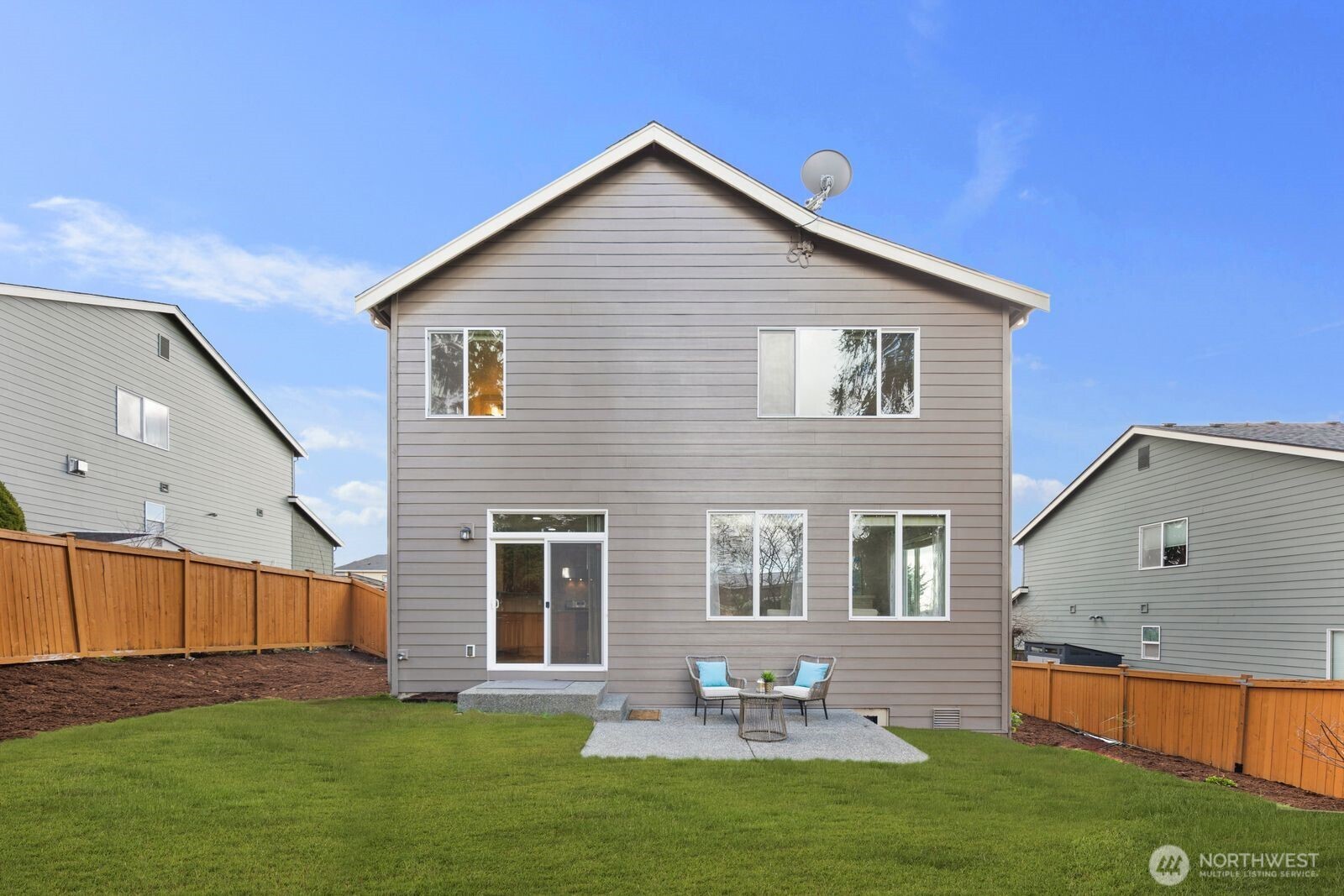 5620 Northeast 6th Place Renton, WA 98059 - Photo 31 of 37 a front view of house with yard