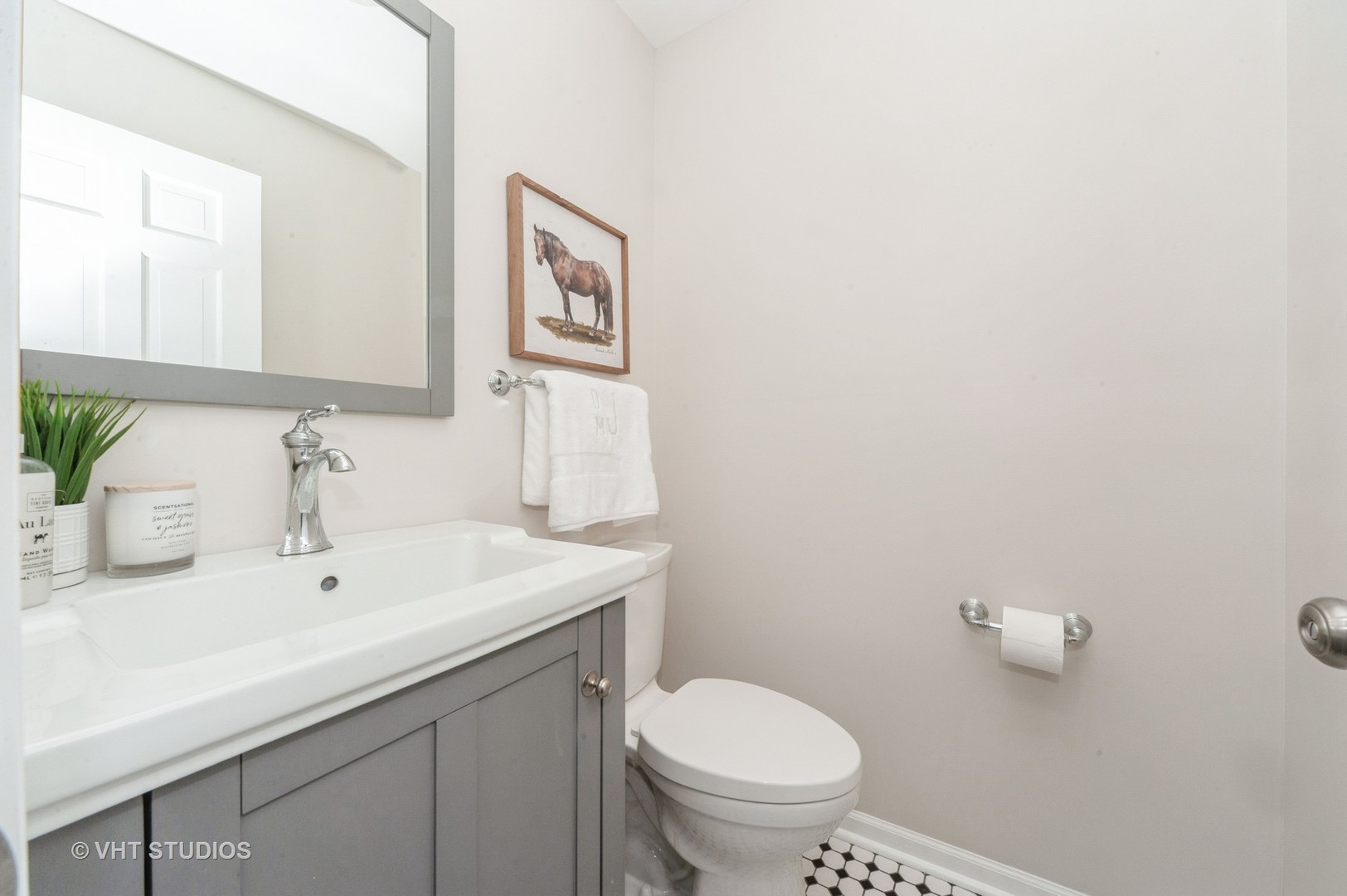 1704 Executive Lane Glenview, IL 60026 - Photo 14 of 21 a bathroom with a sink mirror and toilet