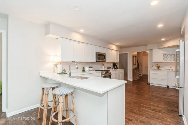 $799,000 | 1704 Executive Lane, Glenview, IL 60026