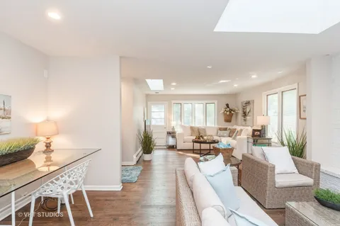 $799,000 | 1704 Executive Lane, Glenview, IL 60026