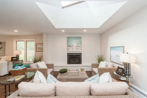 $799,000 | 1704 Executive Lane, Glenview, IL 60026