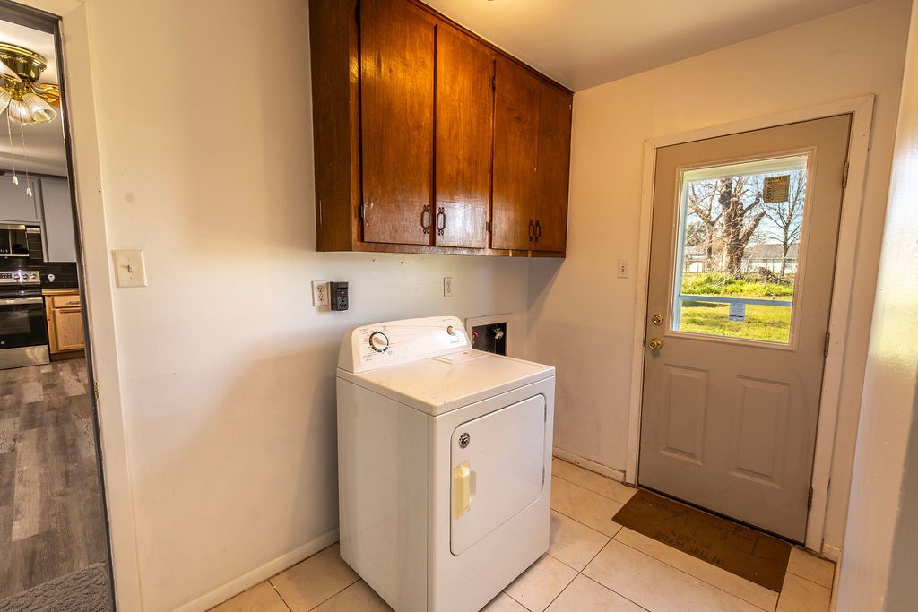 236 Old San Felipe Road Sealy, TX 77474 - Photo 15 of 20 Utility Room and Back Door