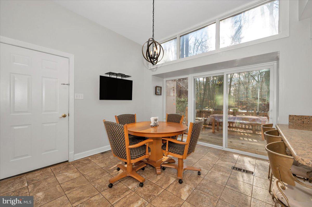 10101 Lloyd Road Potomac, MD 20854 - Photo 20 of 65 Kitchen