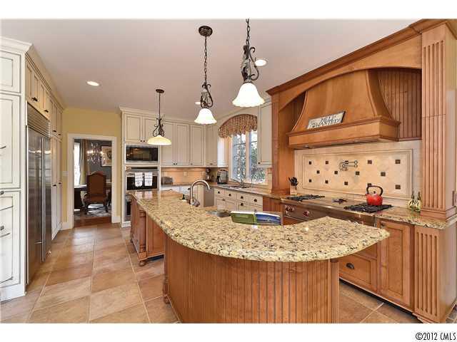3901 Foxcroft Road, Unit 16 Charlotte, NC 28211 - Photo 3 of 16 Gallery Image 3