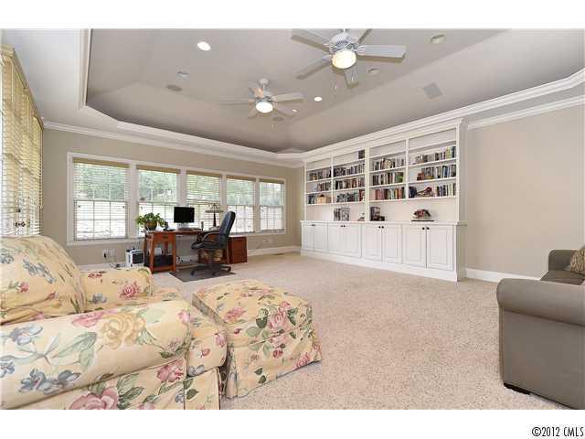 3901 Foxcroft Road, Unit 16 Charlotte, NC 28211 - Photo 8 of 16 Gallery Image 8